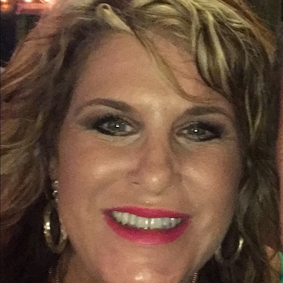 Meet your Posh Ambassador, Erika - Picture 2 of 2